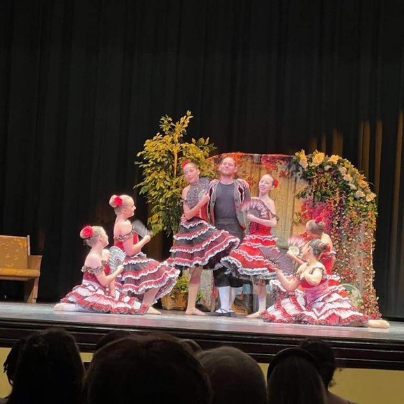 Meet your Posher, Sedina - Picture 3 of 16